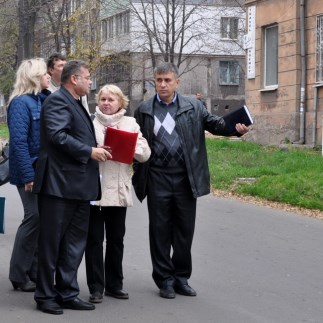 «Азовмаш» приступил к благоустройству улицы Савчука